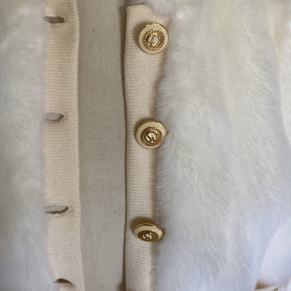 Vintage St.John off white faux fur vest/jacket, P 🎊🎈Host Pick🎊🎈 - Picture 2 of 10